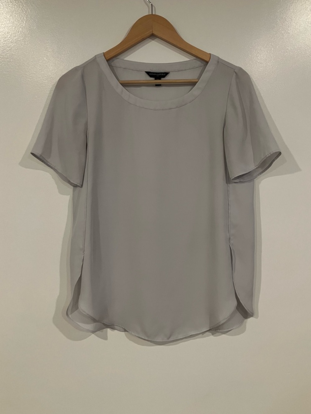 Banana Republic Light Gray Short Sleeve Blouse